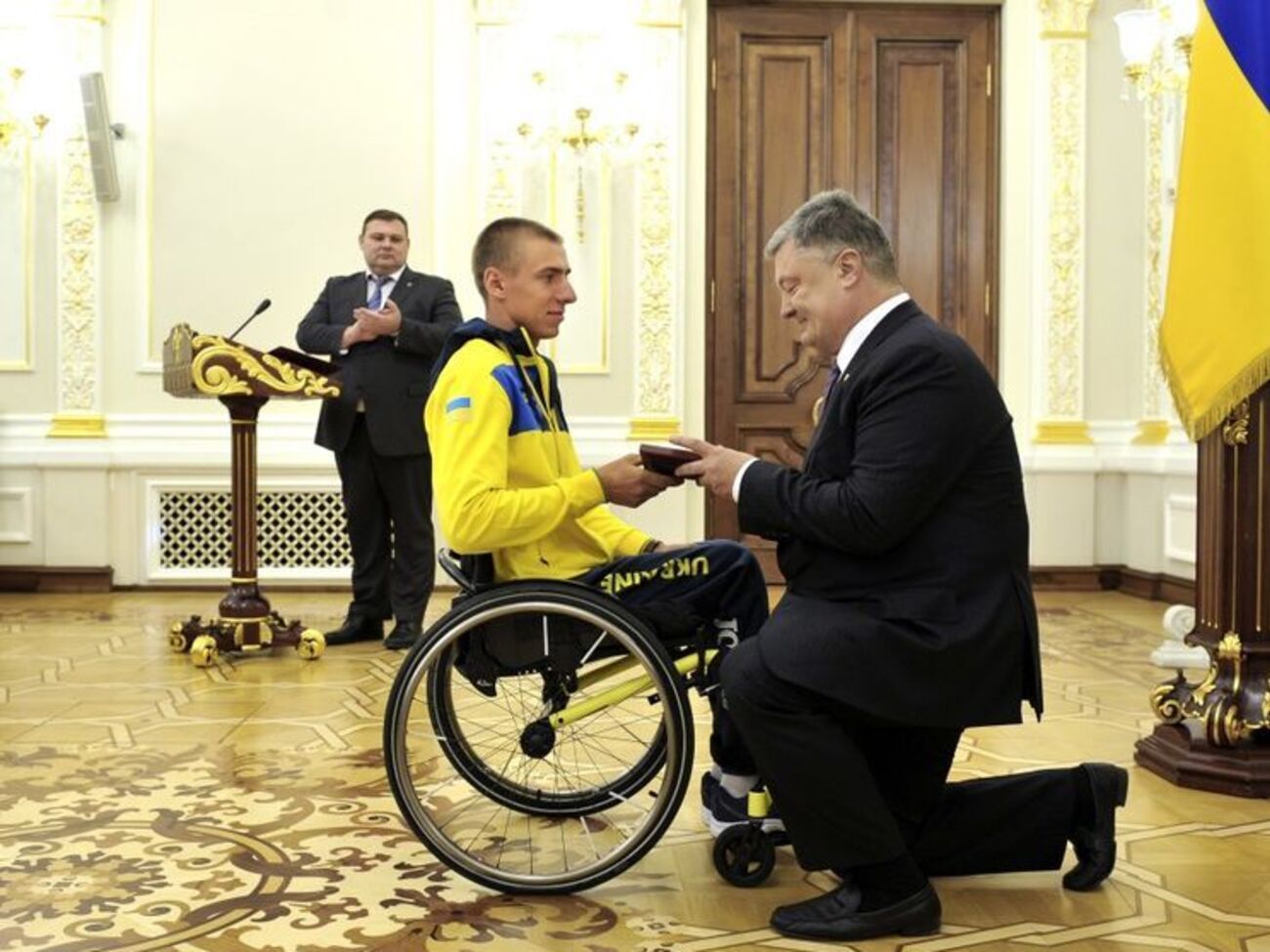 Порошенко в 2017 году наградил 5912 человек