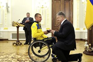 Порошенко 2017 року нагородив 5912 людей