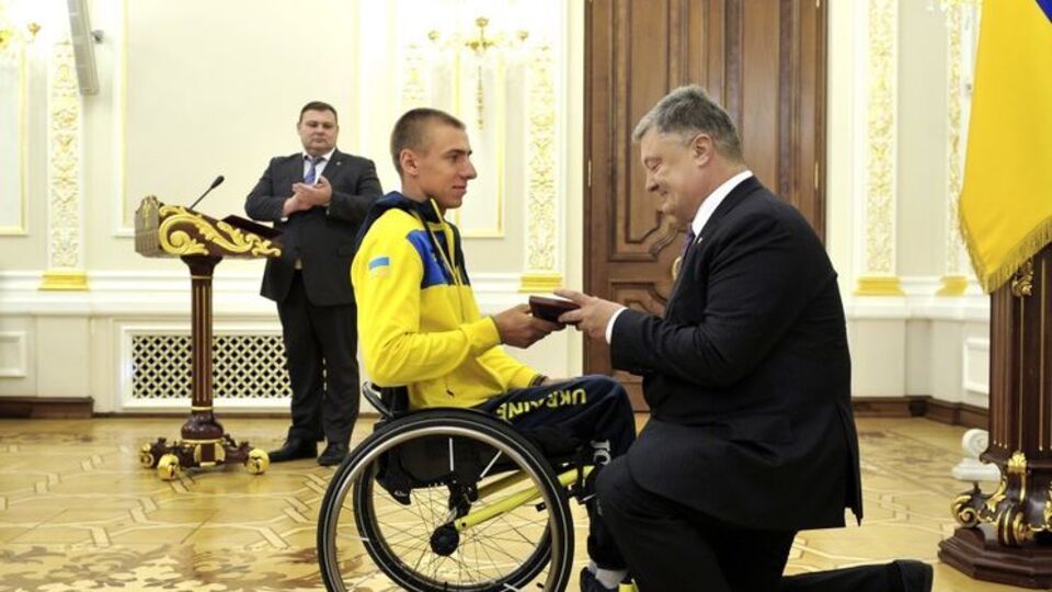 Порошенко 2017 року нагородив 5912 людей