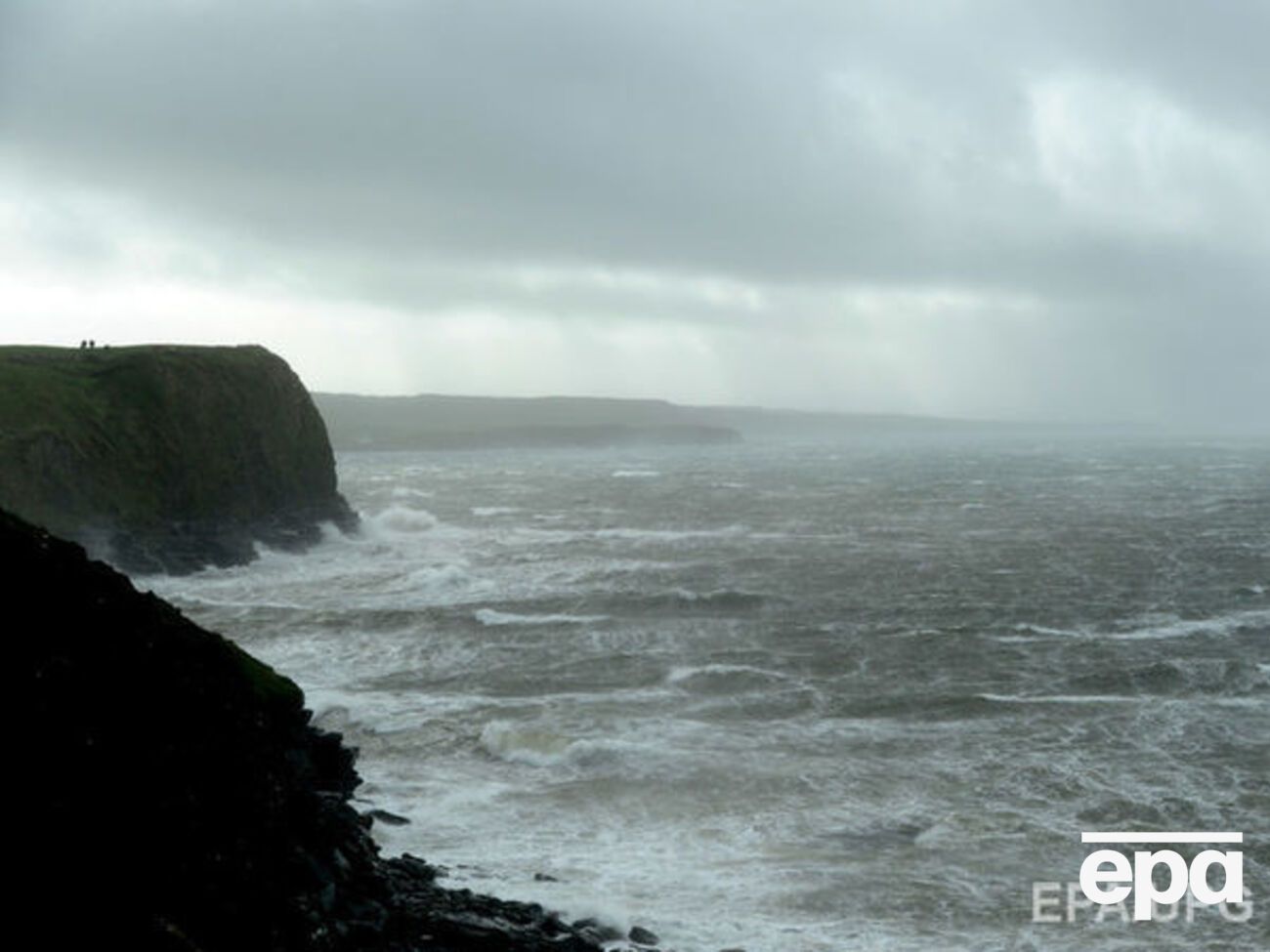 В Ирландии хозяйничает ураган "Элеонор"