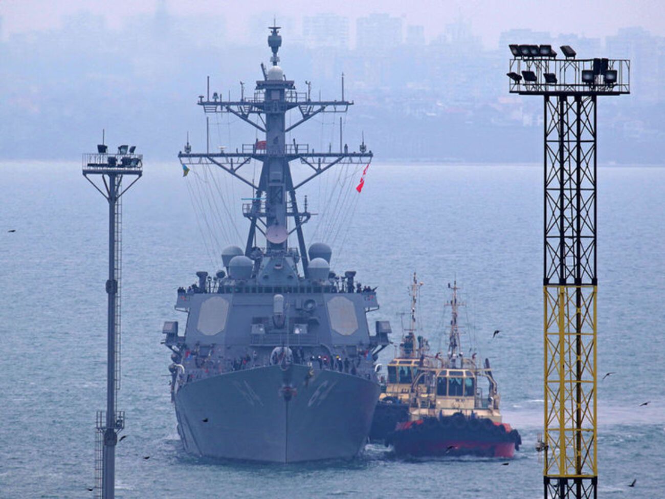 Есмінець США Carney DDG 64 пришвартувався біля причалу нового контейнерного термінала Одеського порту