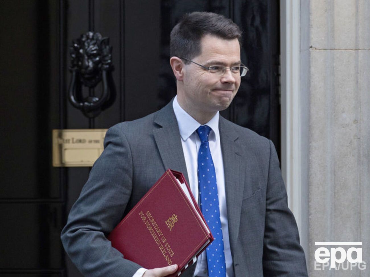 Брокеншир ушел в отставку