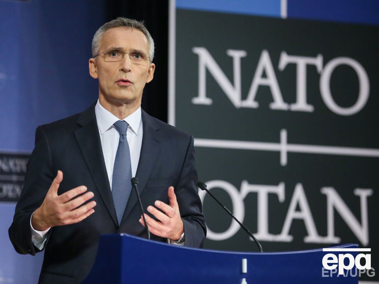 Столтенберг заявлял о сохранении санкций и использовании военных линий коммуникации