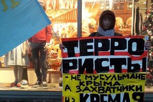 Активісти виступили проти анексії Росією Криму