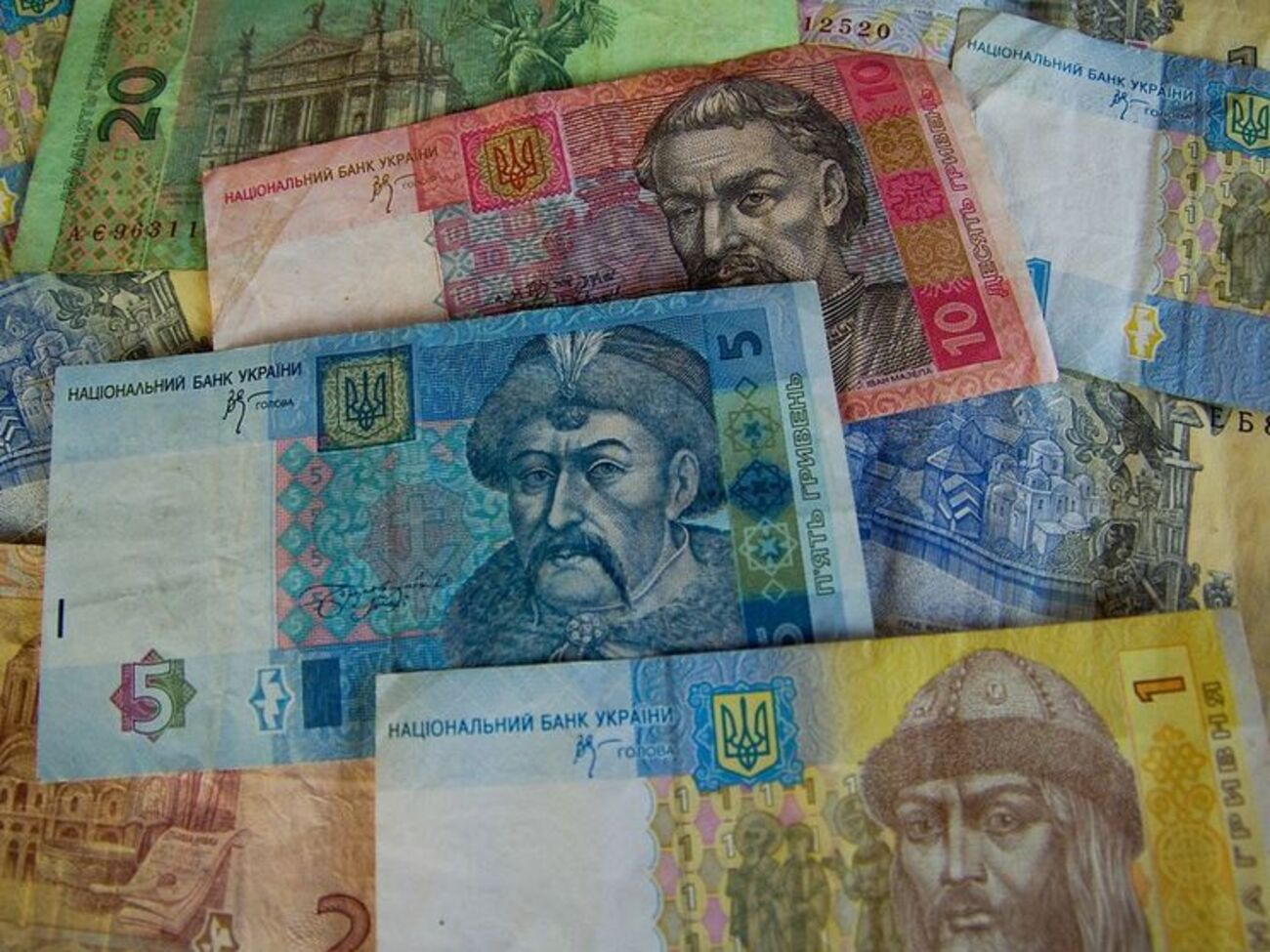 Нардепи з’їздили за кордон на 8 млн грн із держбюджету
