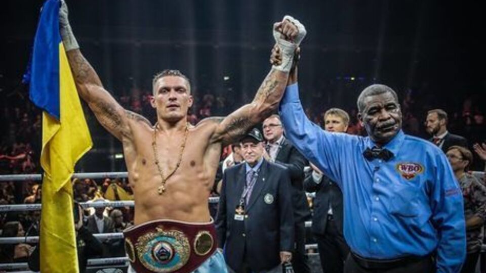 Усик вышел в полуфинал Всемирной боксерской суперсерии