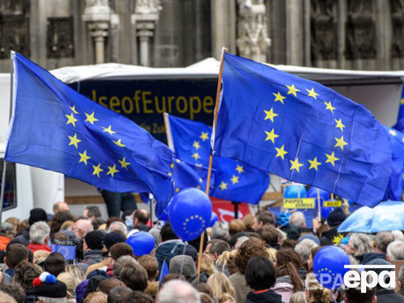 Найбільше громадян країн ЄС хвилюють проблеми міграції та тероризму