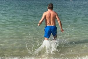 Горбунов устроил танцы на пляже