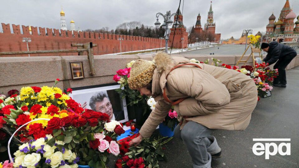 Немцова застрелили возле Кремля поздно вечером 27 февраля 2015 года