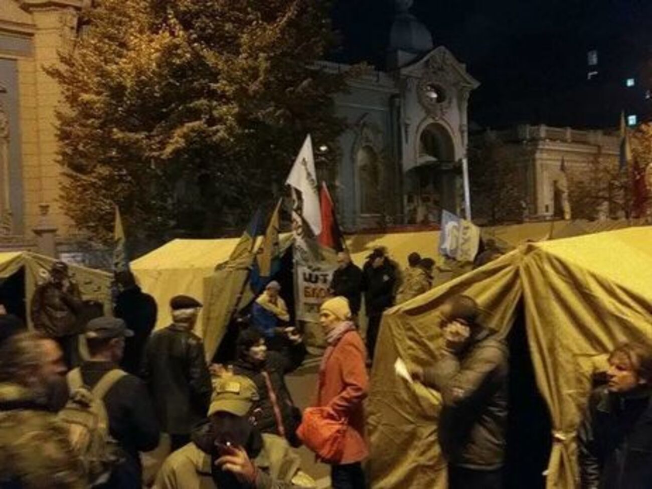 Наметове містечко під ВР "заморожене"
