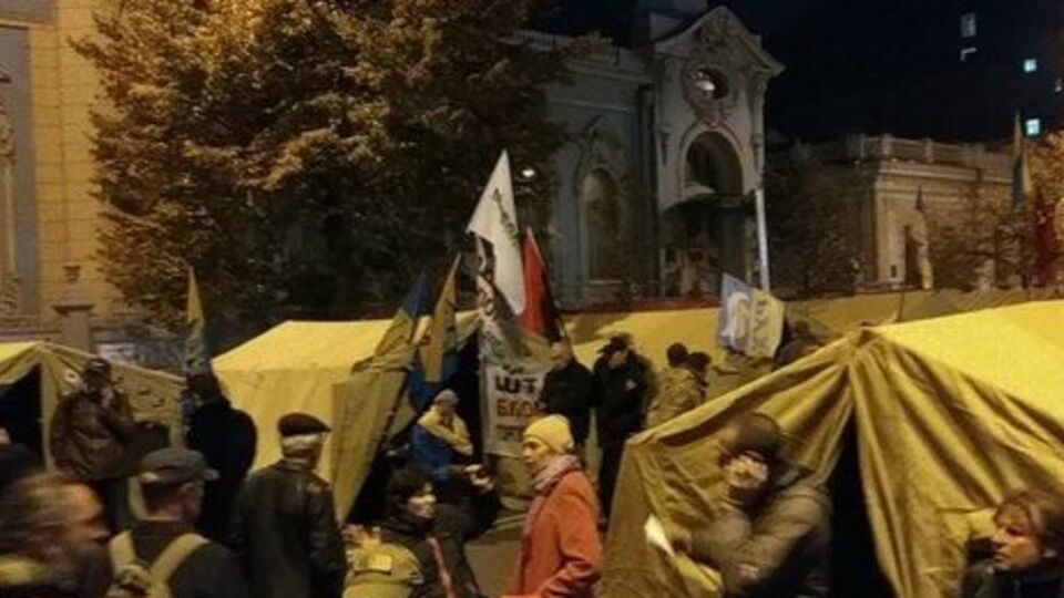 Наметове містечко під ВР "заморожене"