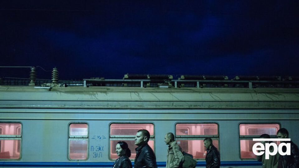 Невідомий заявив про замінування електричок