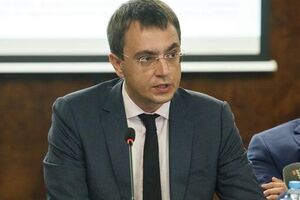 У березні 2017 року Омелян припускав, що в Україні може з'явитися завод Tesla