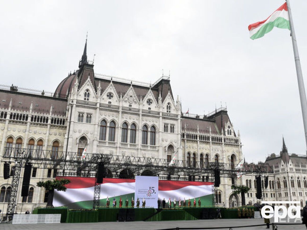 В Угорщині зазначили, що українське законодавство не забороняє мати подвійне громадянство