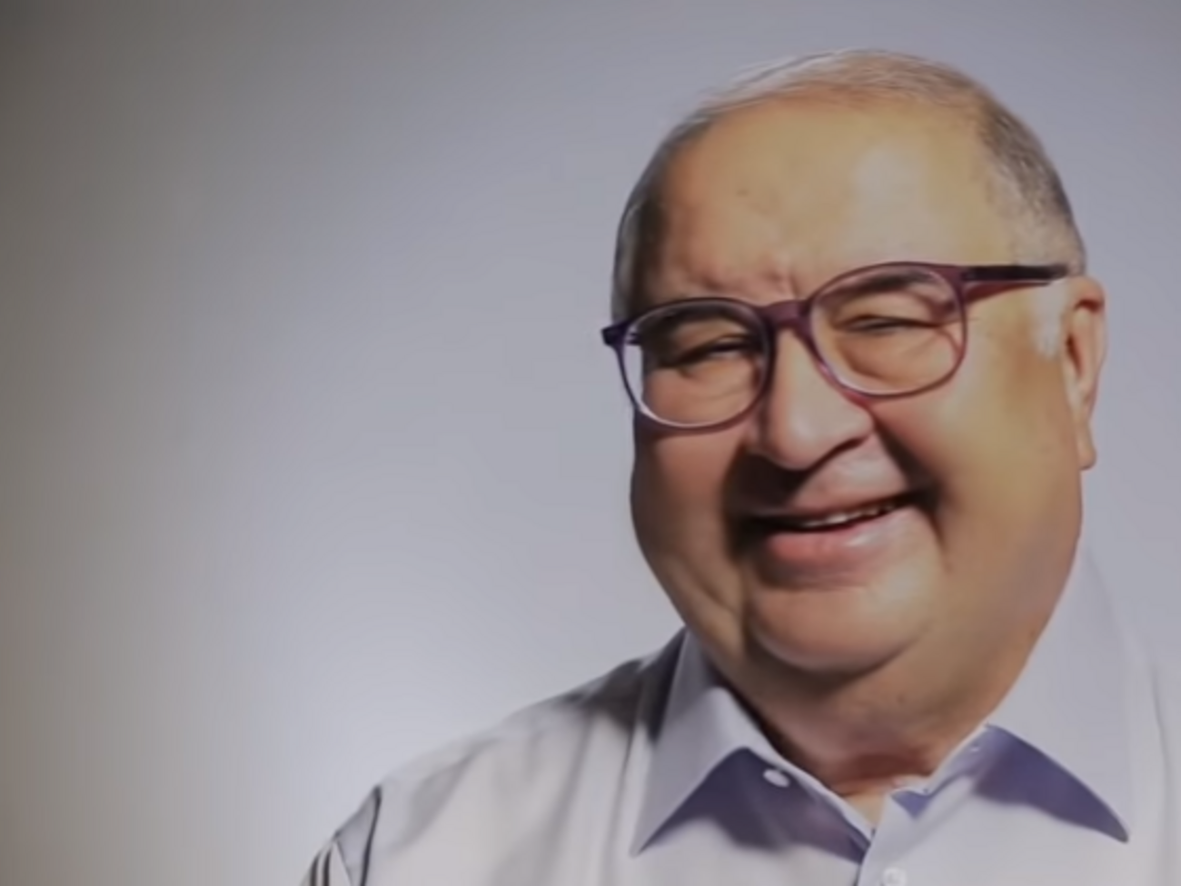 За версією Forbes, Алішер Усманов входить у десятку найбагатших російських бізнесменів