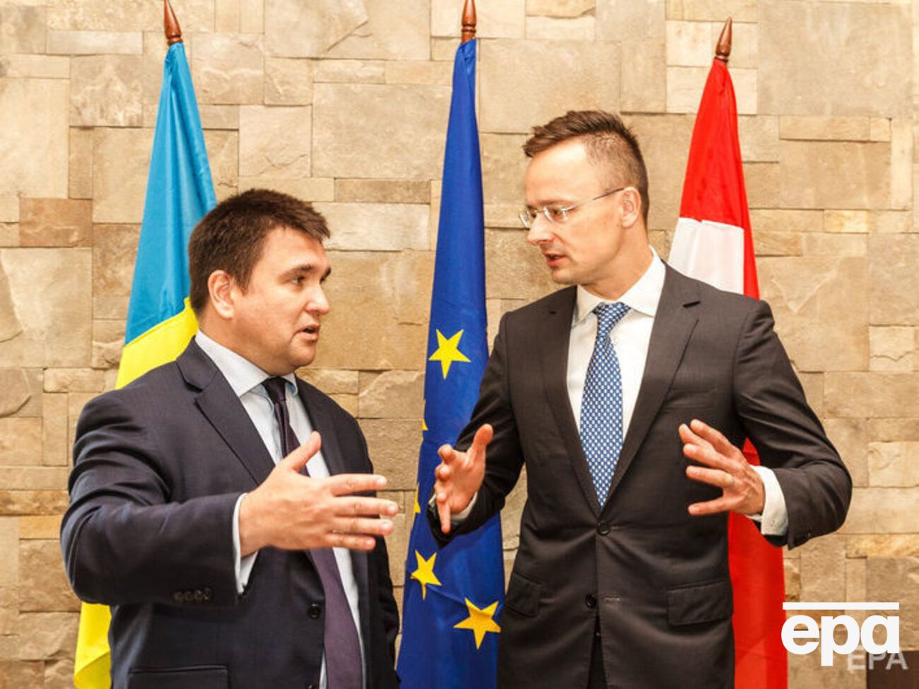 Клімкін вказав Сіярто на порушення Угорщиною Віденської конвенції