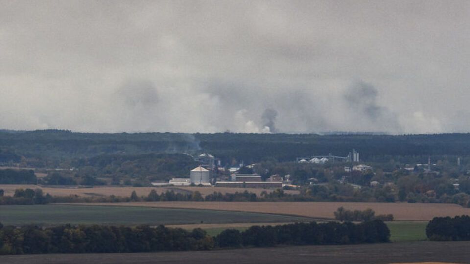 Уранці 10 жовтня вибухи біля Ічні тривають