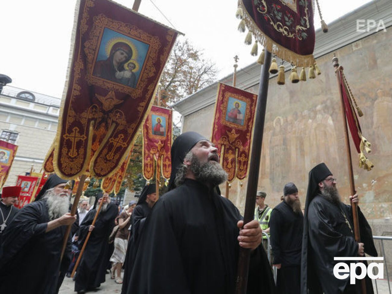 Екзархи Вселенського патріархату в Україні, які прибули у Стамбул, заявили, що українські православні "готові до єднання"