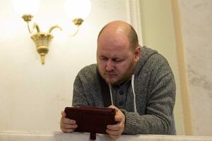 Наши депутаты – делегаты в Европе ощущают себя украинцами, единой командой. Грустно, что в Украине они продолжат участвовать в клановых войнах
