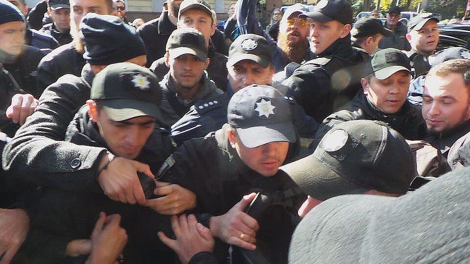 Під час пікету під МВС із вимогою розслідувати вибух у квартирі координатора С14 сталася бійка. Фоторепортаж