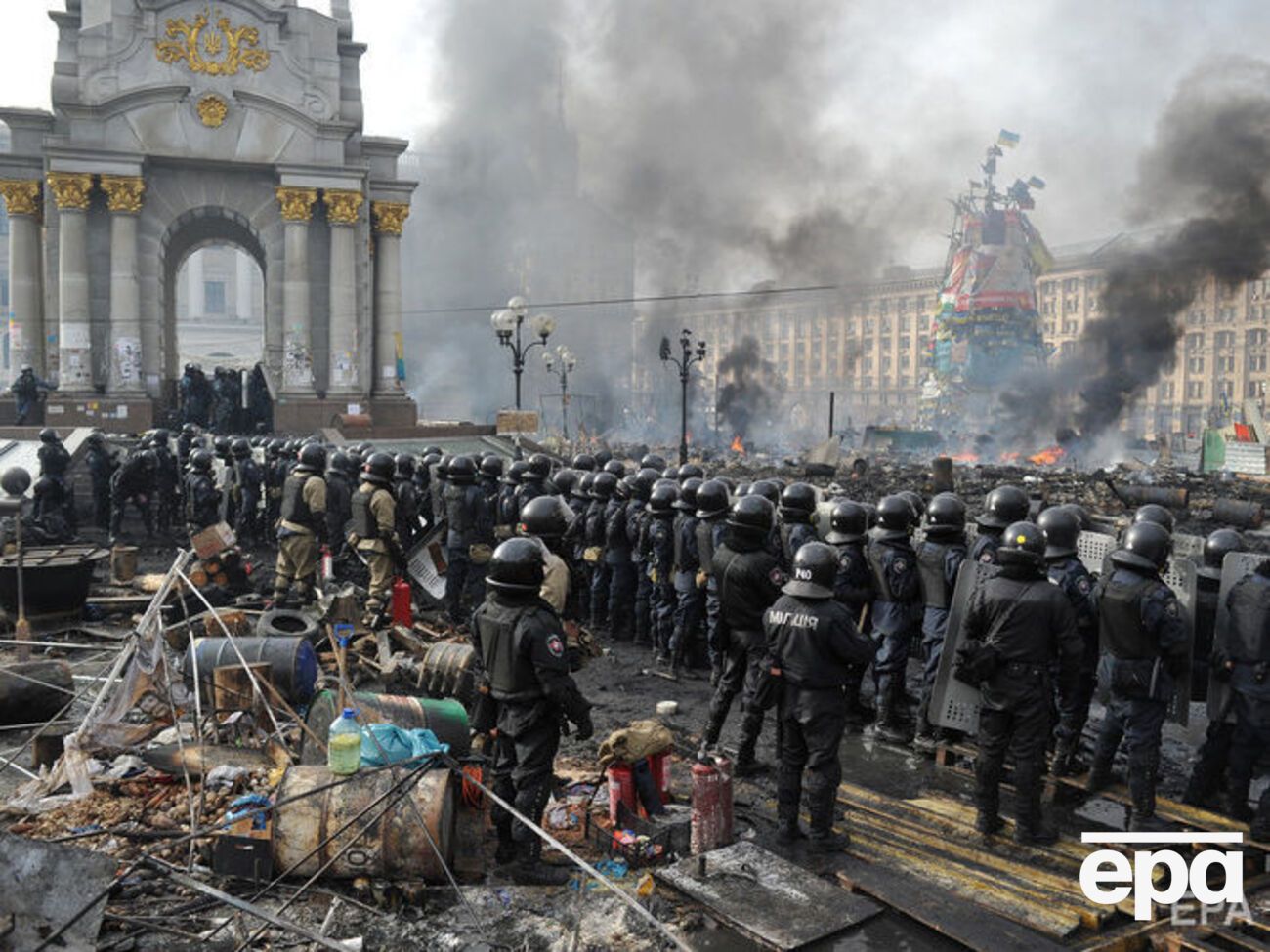 Двух бывших военнослужащих киевского "Беркута" обвиняют в превышении полномочий и препятствовании проведению мирных собраний