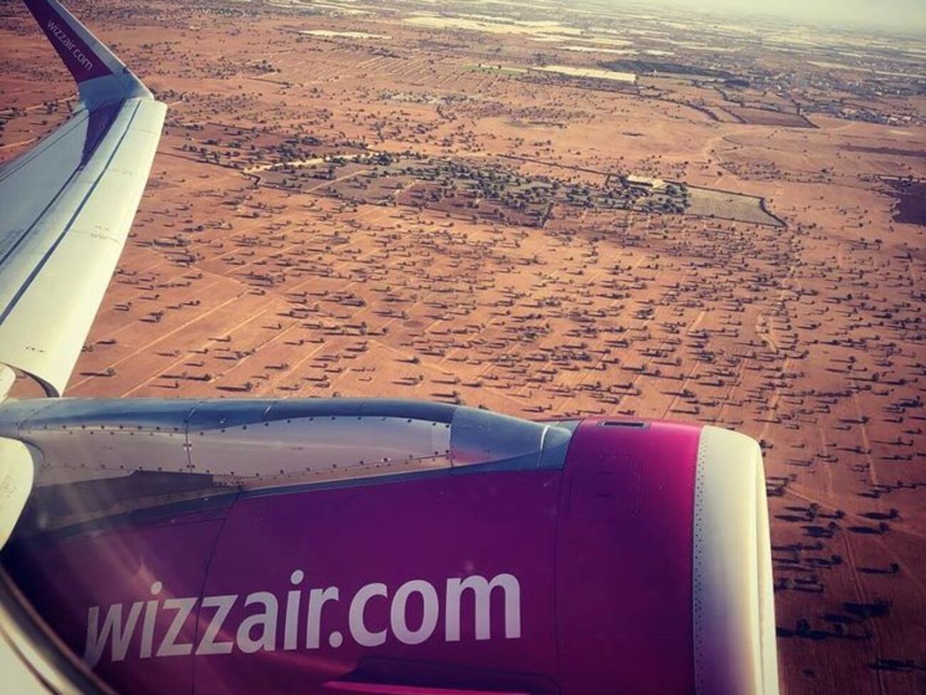 Wizz Air – угорський лоукостер, який здійснює рейси з Києва, Харкова і Львова