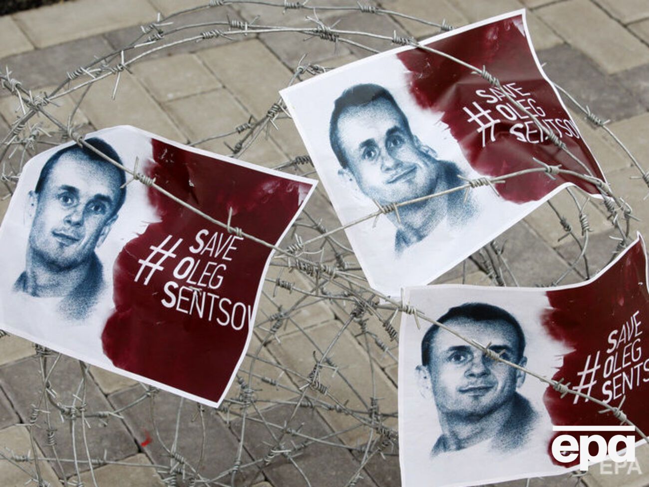 6 жовтня Сенцов припинив голодування, яке тривало з 14 травня