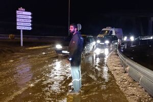 Десятки водителей оказались в ловушке на дорогах из-за наводнения на Майорке