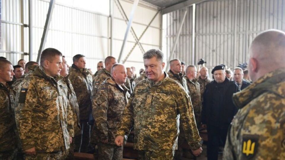 Порошенко: Парламент поддержал предложения президента, принял закон, и я его подписал
