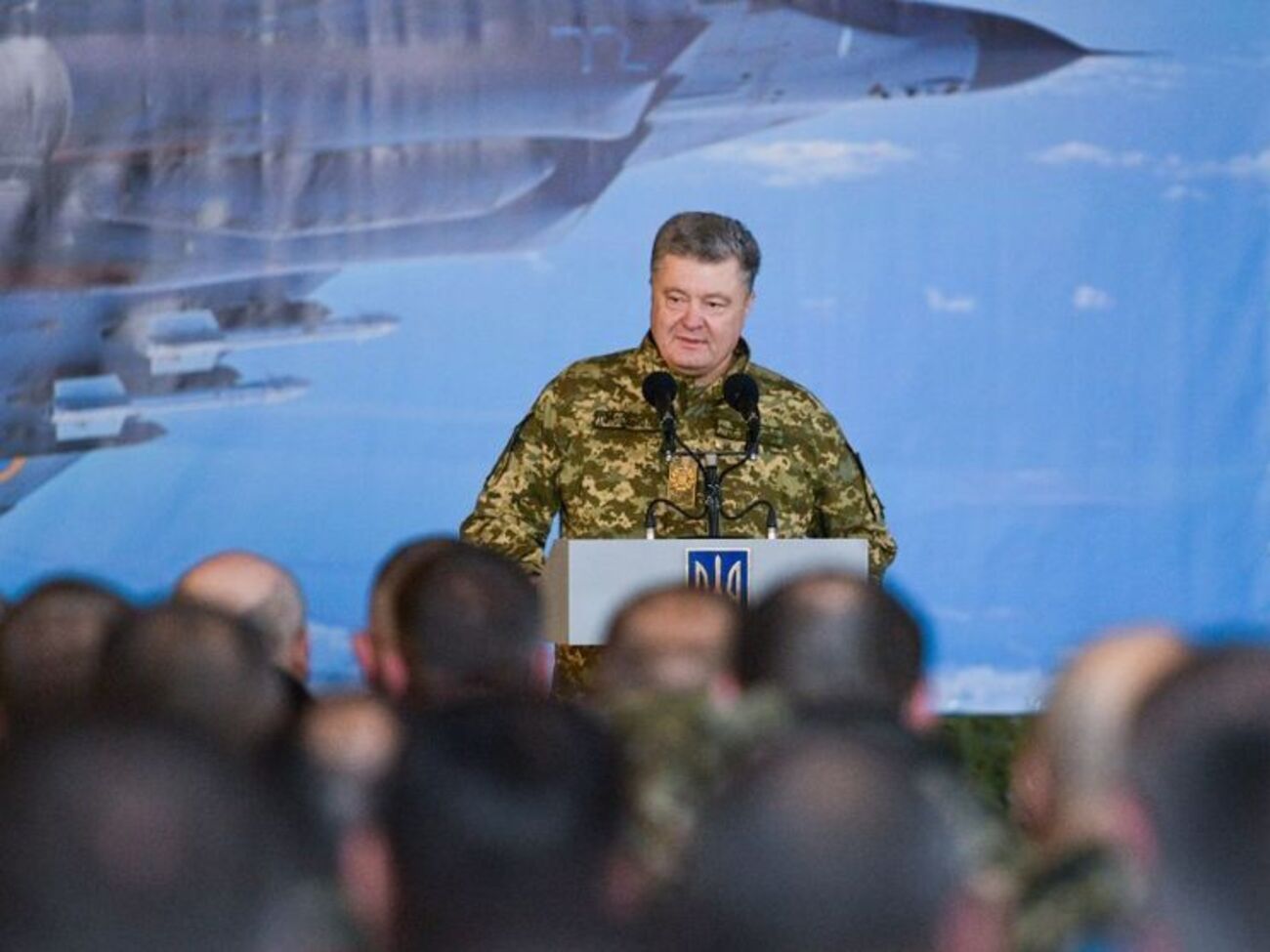 Порошенко: Уверен, каждый год доверие к армии будет расти