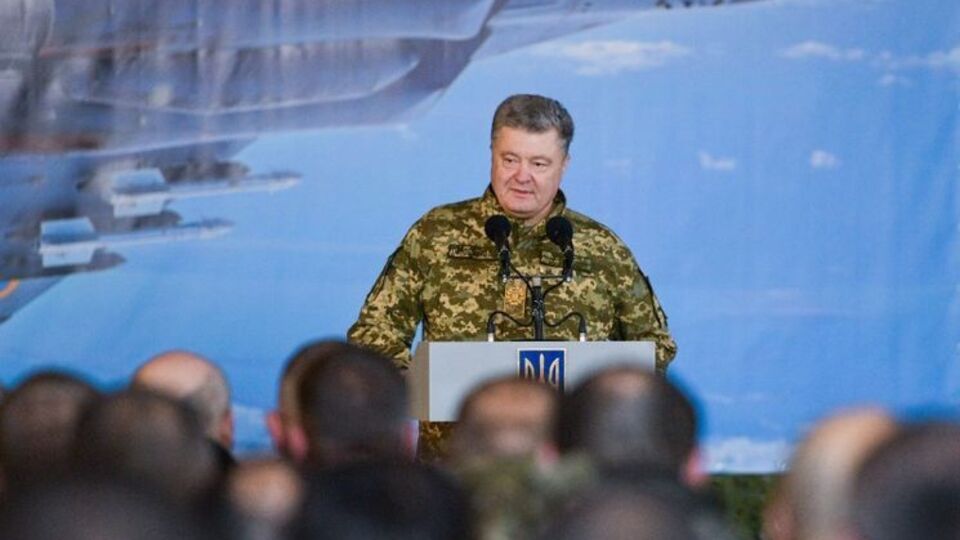Порошенко: Уверен, каждый год доверие к армии будет расти