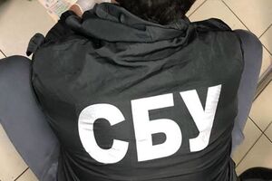 Співробітники СБУ проводять обшуки на підставі рішення Шевченківського суду Києва