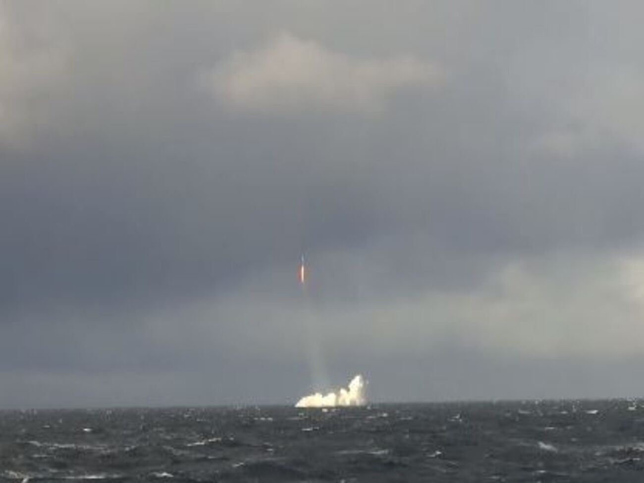 Путін доручив провести в Росії навчання стратегічних ядерних сил та систем попередження про ракетний напад