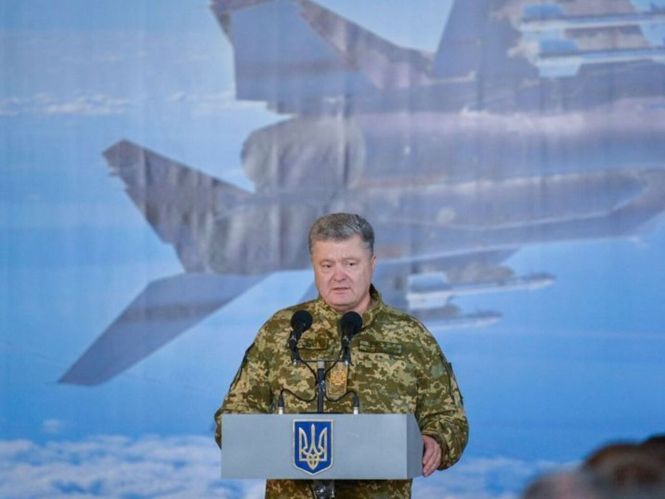 Порошенко: Одновременно начато строительство 184 общежитий для 23 тысяч украинских военнослужащих-контрактников