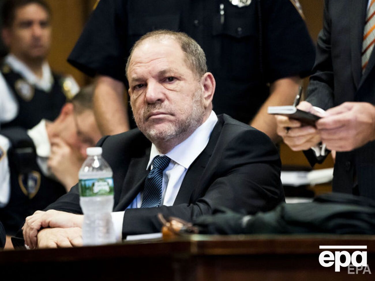 Одне з трьох обвинувачень із Вайнштейна зняли