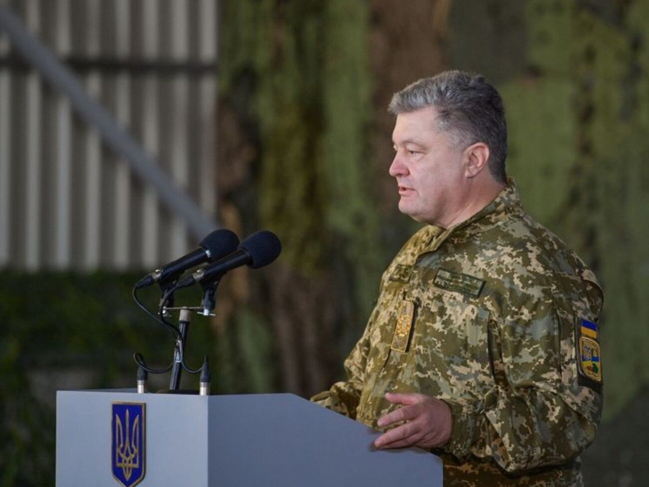 Порошенко: Мы не имеем права воевать советскими методами