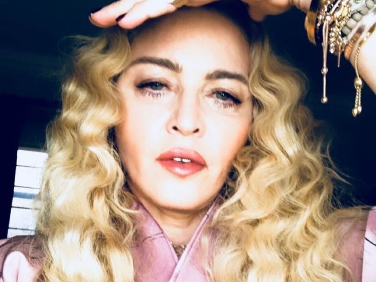 Мадонна: Мерсі грає колискову