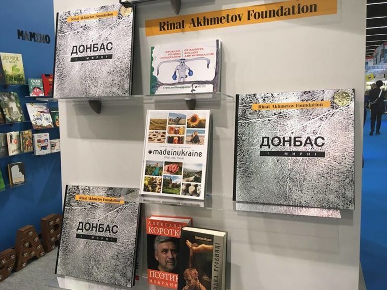"Донбас і Мирні" &ndash; це 11 історій мирних жителів Краматорська, Бахмута, Авдіївки, Красногорівки, Пісків та інших населених пунктів, які опинилися в епіцентрі конфлікту на Донбасі