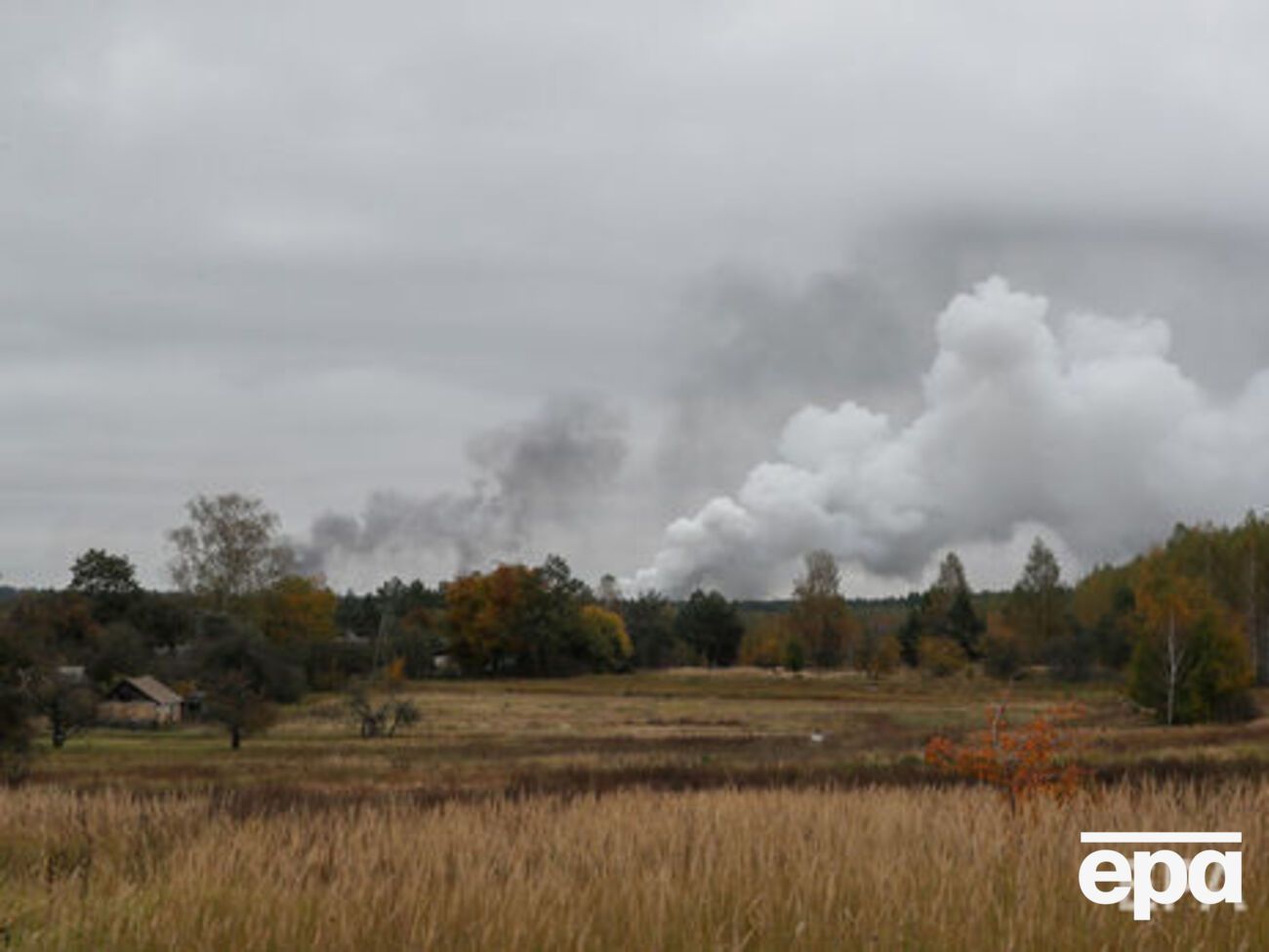 У ніч на 9 жовтня в районі селища Дружба Ічнянського району Чернігівської області почали вибухати боєприпаси