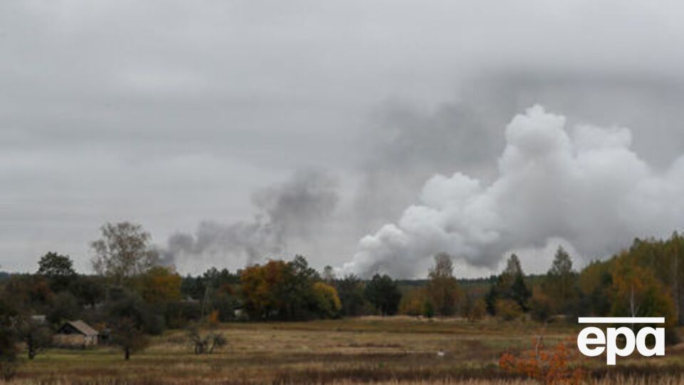 У ніч на 9 жовтня в районі селища Дружба Ічнянського району Чернігівської області почали вибухати боєприпаси