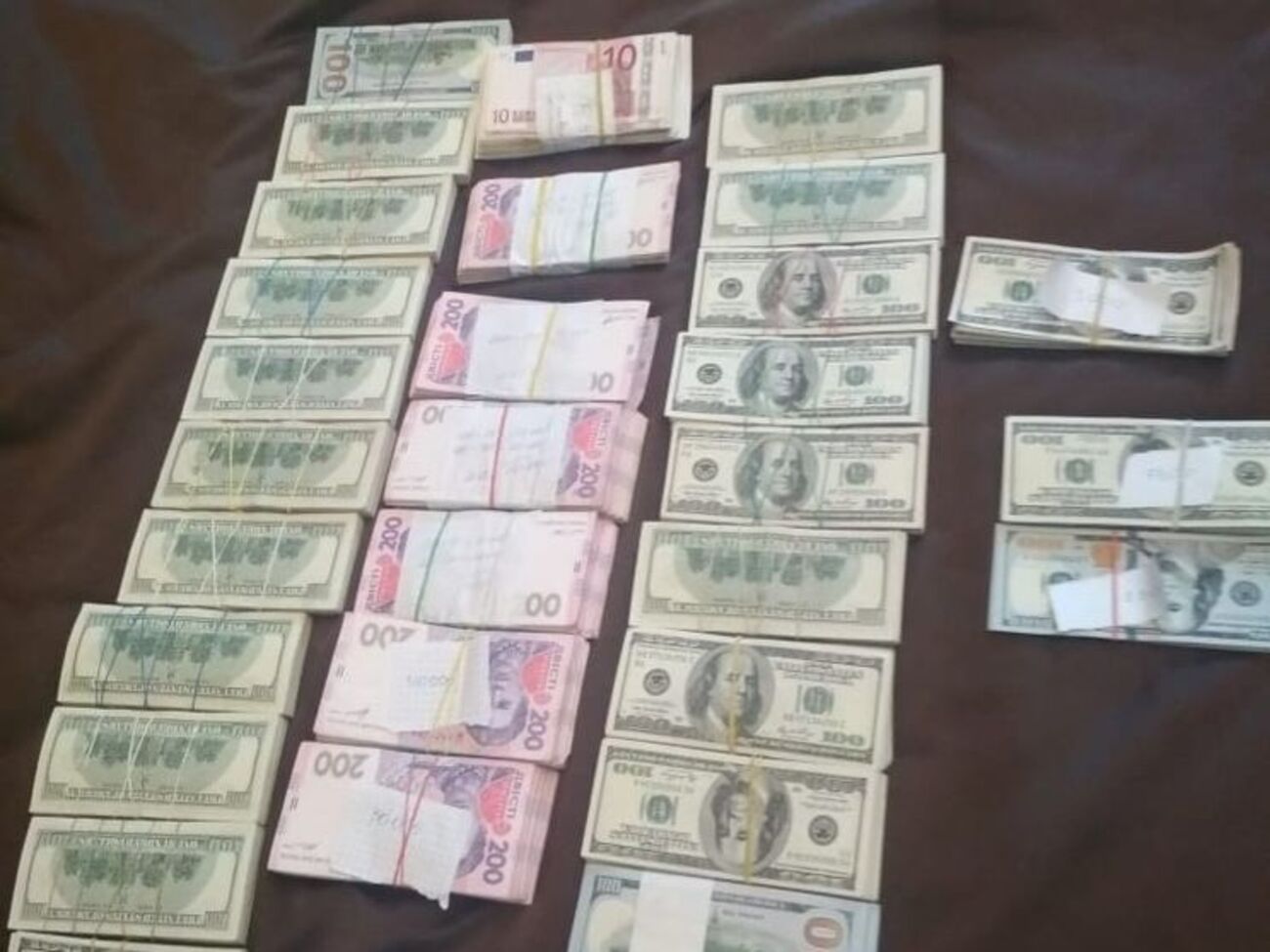 Во время обысков у экс-зампредседателя судьи нашли деньги