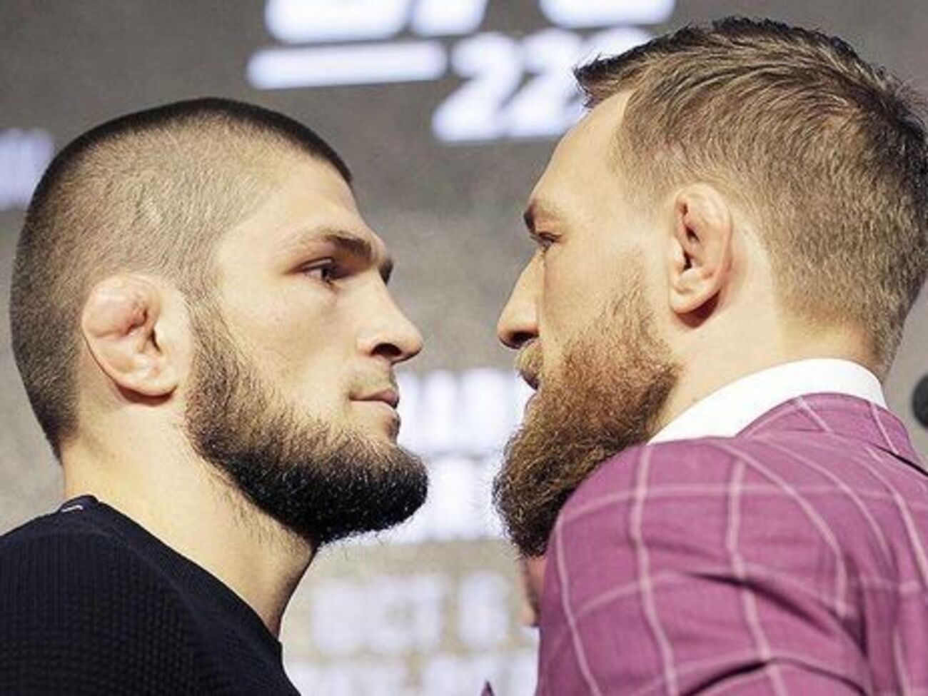 Бой Нурмагомедова (слева) и Макгрегора (справа) прошел 6 октября