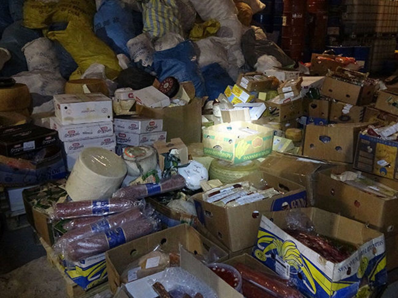 В РФ уничтожили 72 сорта импортного сыра, 30 сортов колбасы и охлажденную говядину из США