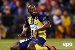 Болт дебютував у професійному футболі у вересні