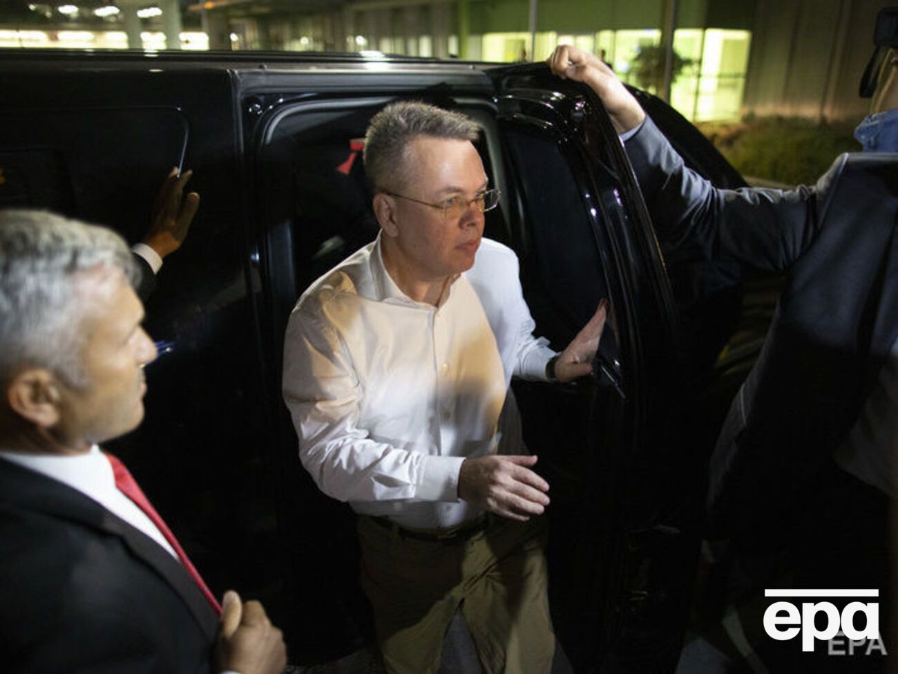 Брансон вернулся в США