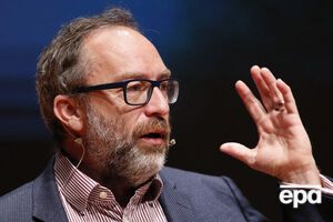 По мнению Уэйлса, "Википедия" должна приложить все усилия, чтобы хотя бы объяснить существующие конфликты