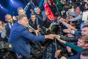 На четвертому Olerom Forum One у Києві виступили Шварценеггер і робот Софія. Фоторепортаж