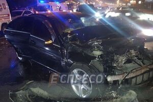 Увечері водій Mercedes в'їхав у маршрутку