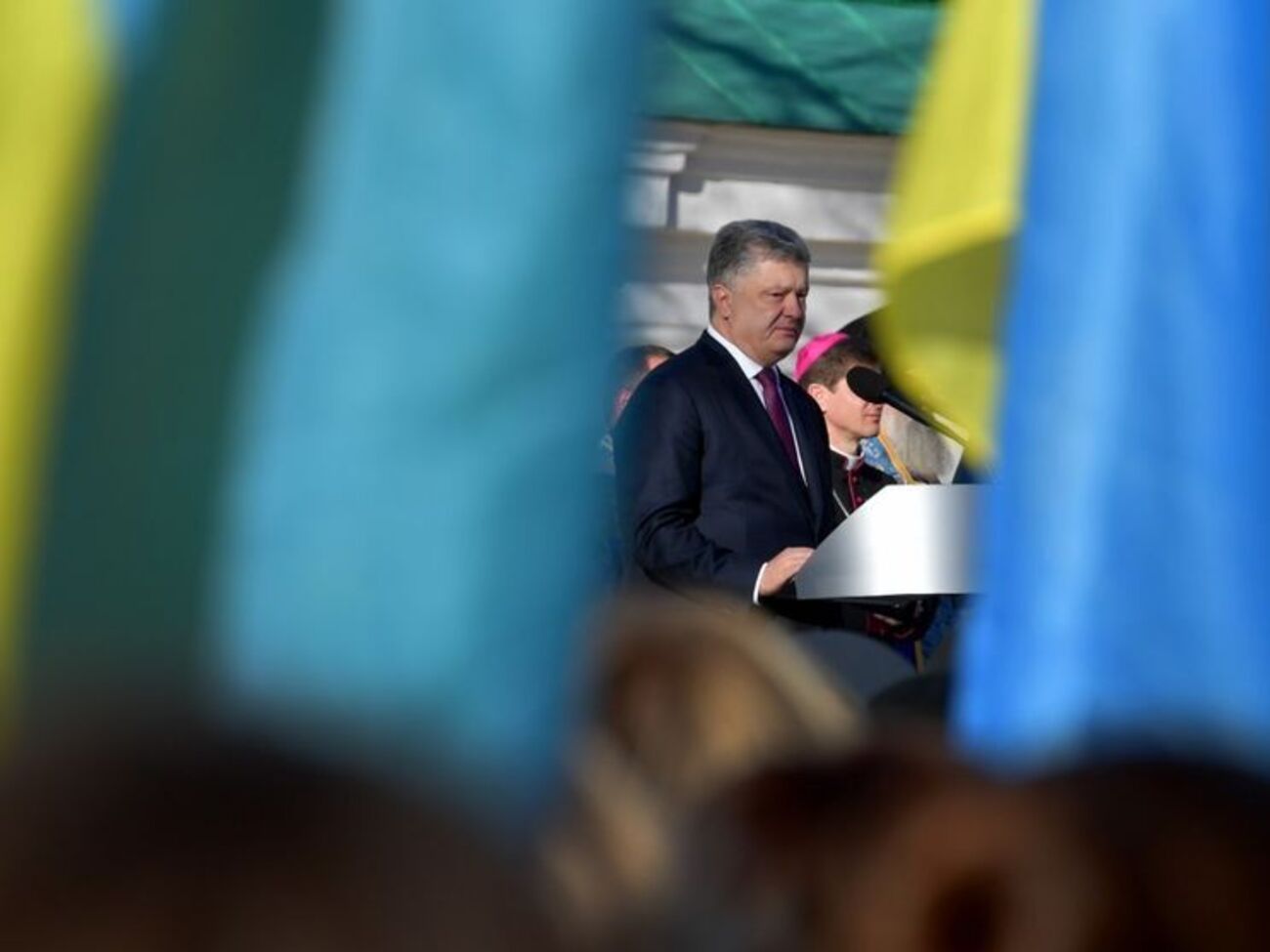 Порошенко: 55 тыс. женщин служат в составе Вооруженных сил Украины