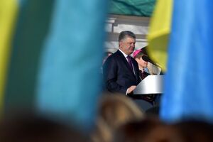 Порошенко: 55 тыс. женщин служат в составе Вооруженных сил Украины